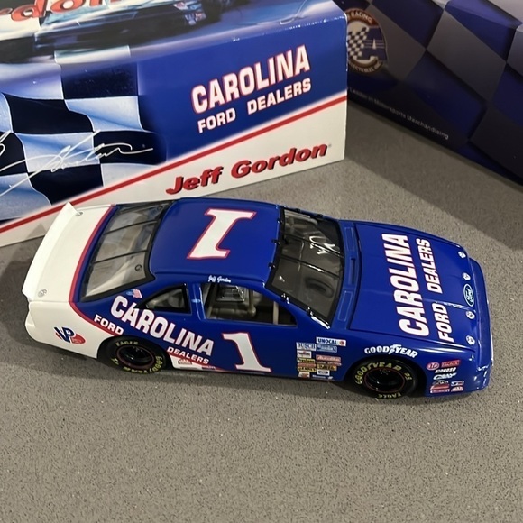 Jeff Gordon #1 Carolina Ford Dealers 1991 Throwback NASCAR 1:24 Diecast - Picture 8 of 10